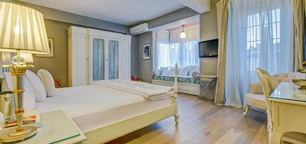 beyevi-alacati-otel-junior-suite-2.jpg